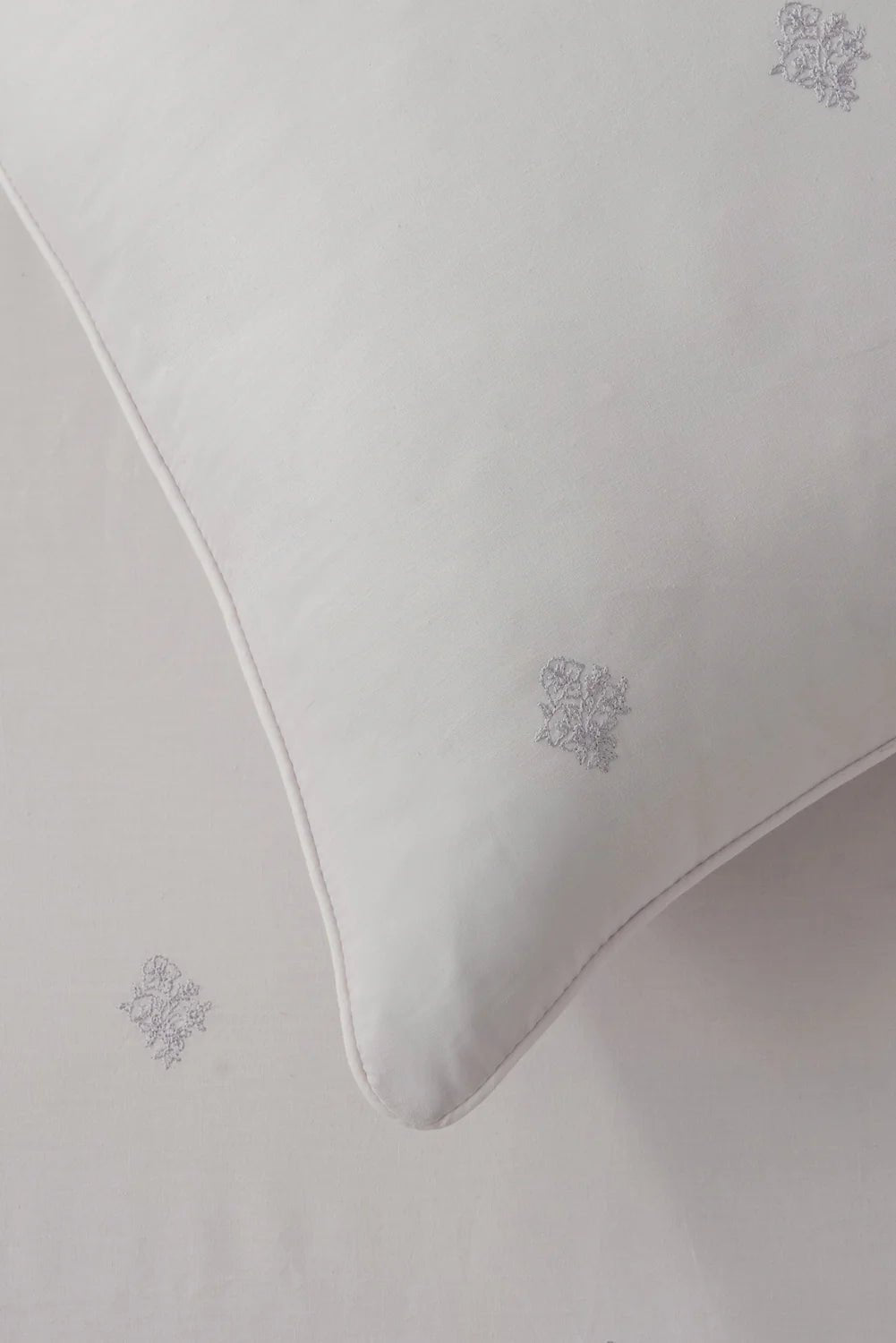 Grey Lilac T - 150 Embroidered Bed Sheet Set - Nure Dubai