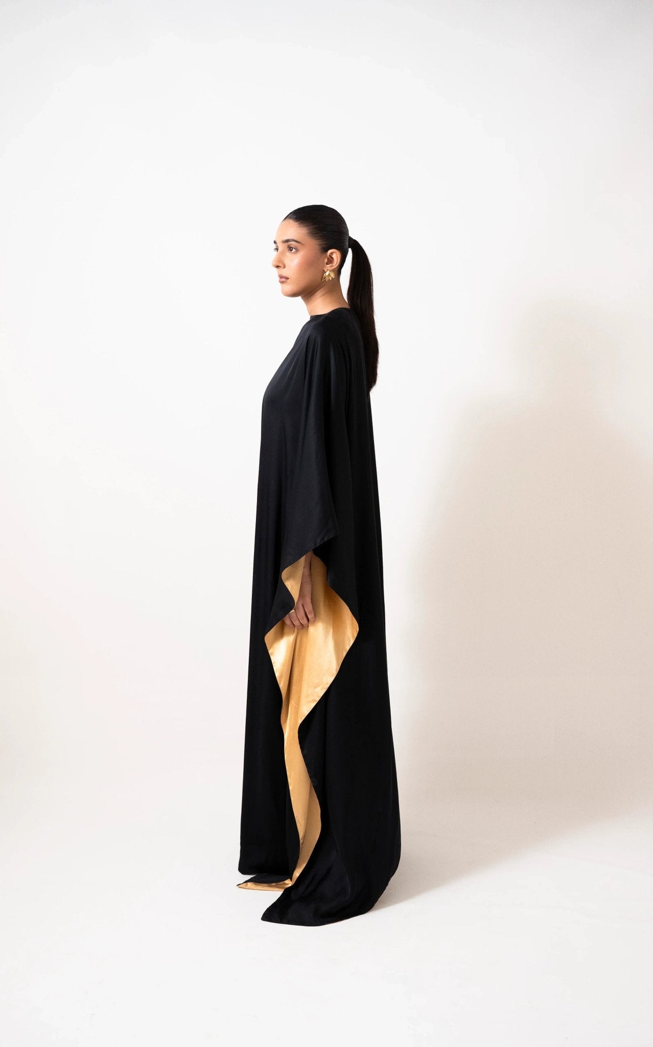 Silhouette Royale (Black) - Nure Dubai