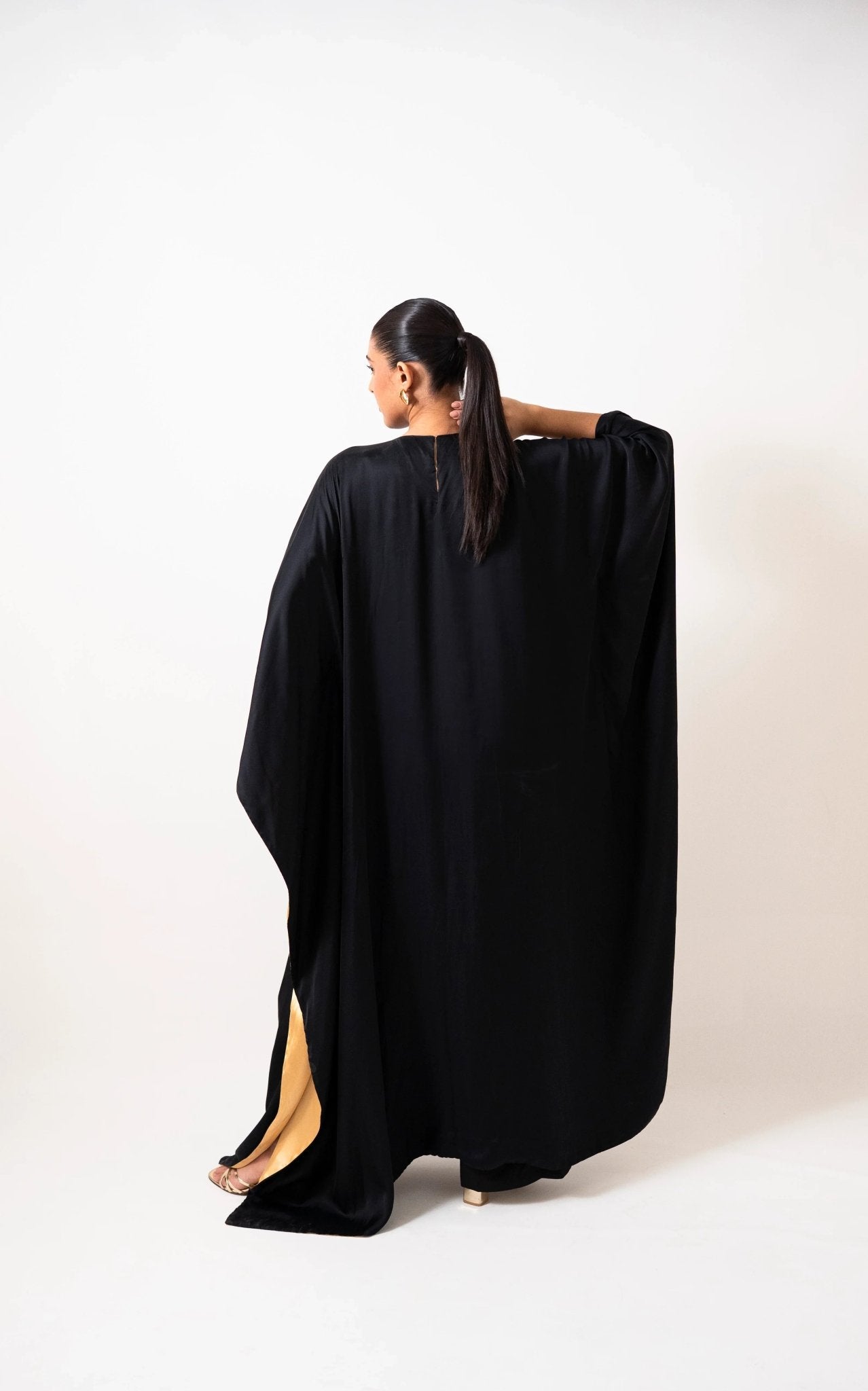 Silhouette Royale (Black) - Nure Dubai