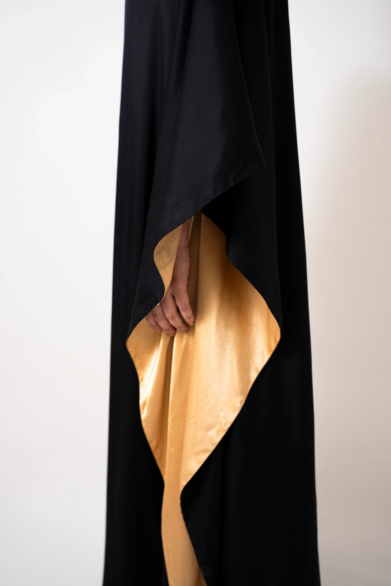 Silhouette Royale (Black) - Nure Dubai