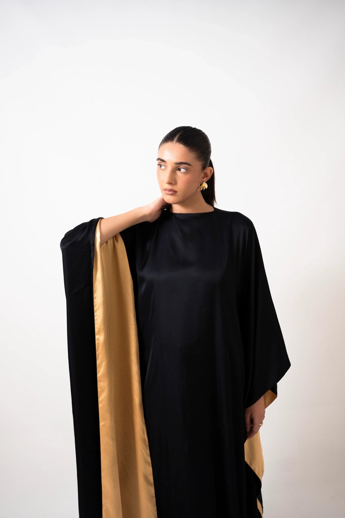 Silhouette Royale (Black) - Nure Dubai